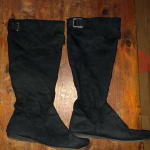 Flat knee boots